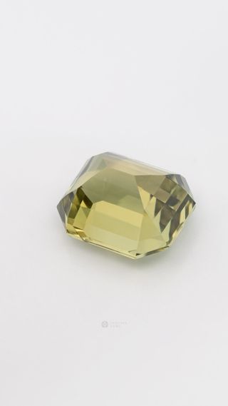 360-degree-macro-view-natural-apple-green-chrysoberyl-round-round-nivithigala-sri-lanka-4.50ct thumbnail 5