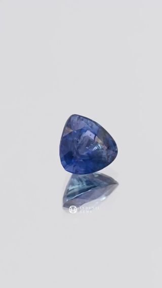 360-degree-macro-view-natural-blue-sapphire-unknown-ceylon-2.11ct thumbnail 2