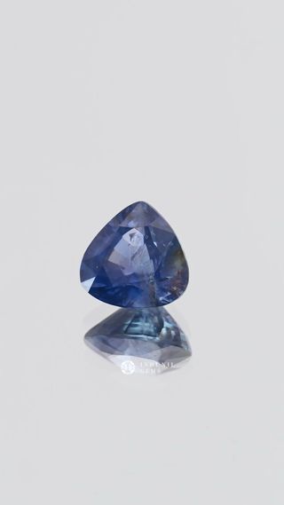 360-degree-macro-view-natural-blue-sapphire-unknown-ceylon-2.11ct thumbnail 3