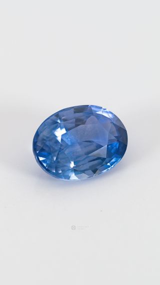 360-degree-macro-view-natural-blue-sapphire-unheated-oval-oval-ceylon-2.35ct thumbnail 3