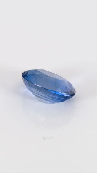 360-degree-macro-view-natural-blue-sapphire-unheated-oval-oval-ceylon-2.35ct thumbnail 4
