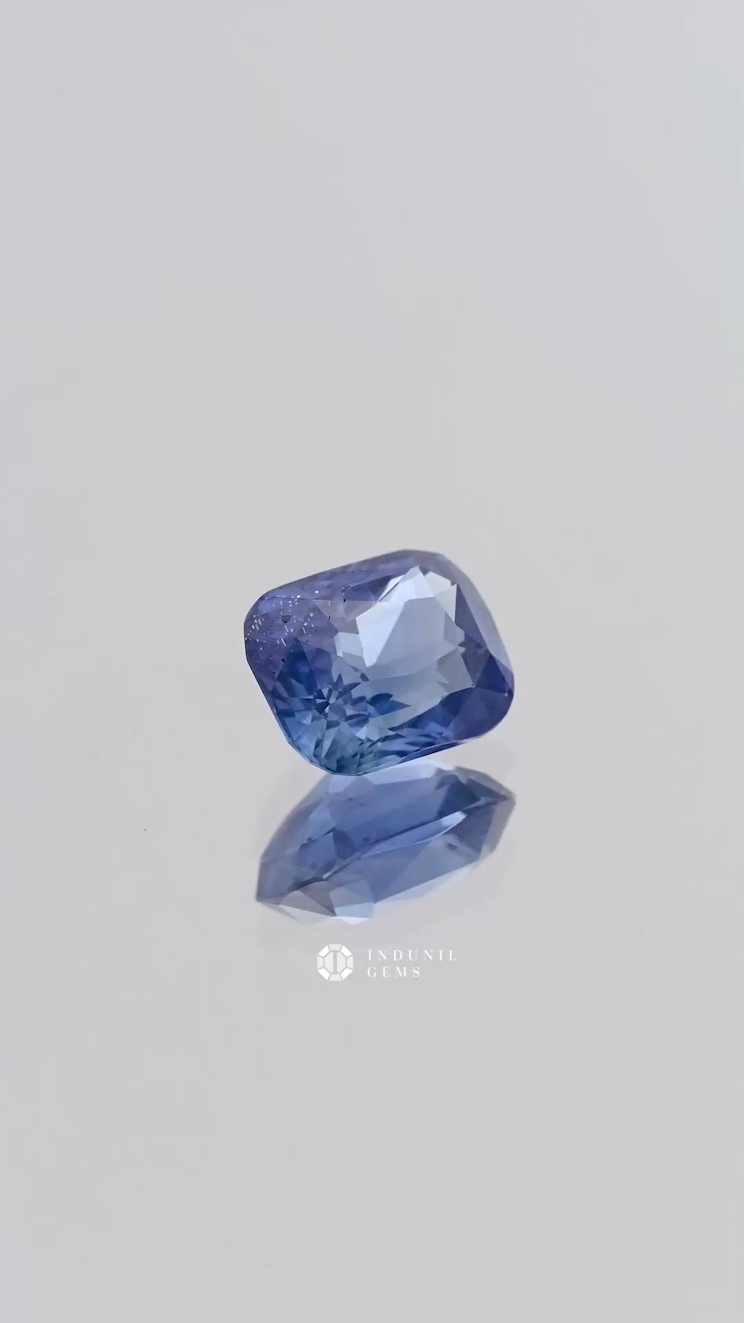 360-degree-macro-view-natural-blue-sapphire-cushion-cushion-ceylon-1.90ct