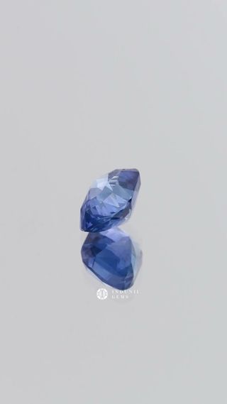 360-degree-macro-view-natural-blue-sapphire-cushion-cushion-ceylon-1.90ct thumbnail 5