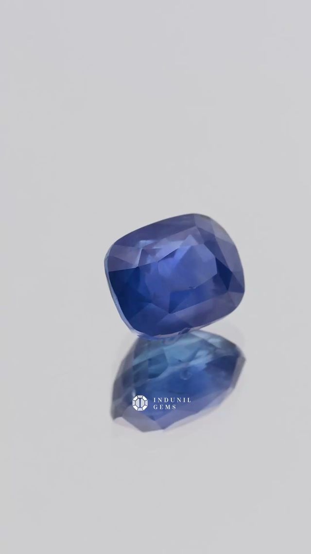 360-degree-macro-view-natural-blue-sapphire-cushion-cushion-ceylon-4.50ct