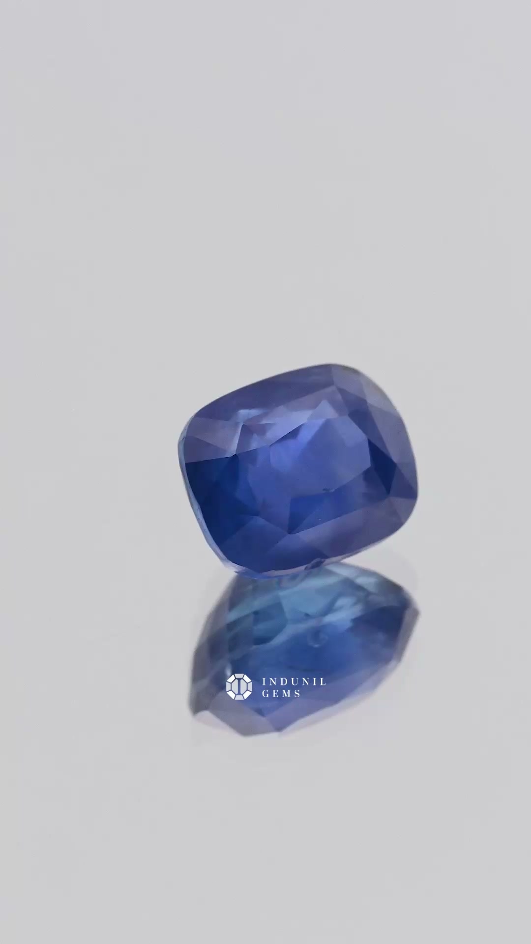 360-degree-macro-view-natural-blue-sapphire-cushion-cushion-ceylon-4.50ct