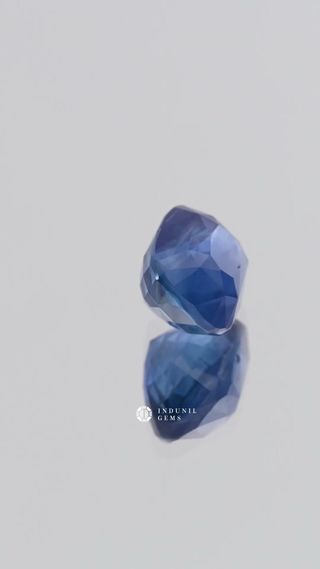 360-degree-macro-view-natural-blue-sapphire-cushion-cushion-ceylon-4.50ct thumbnail 9