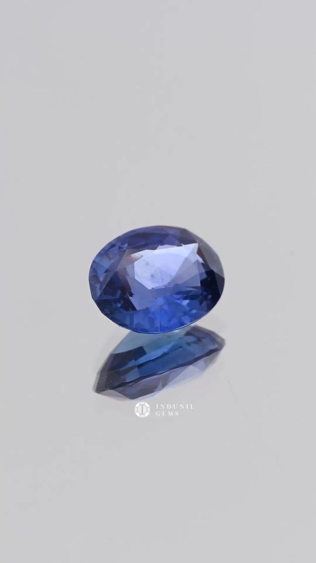 360-degree-macro-view-natural-blue-sapphire-oval-oval-ceylon-2.70ct