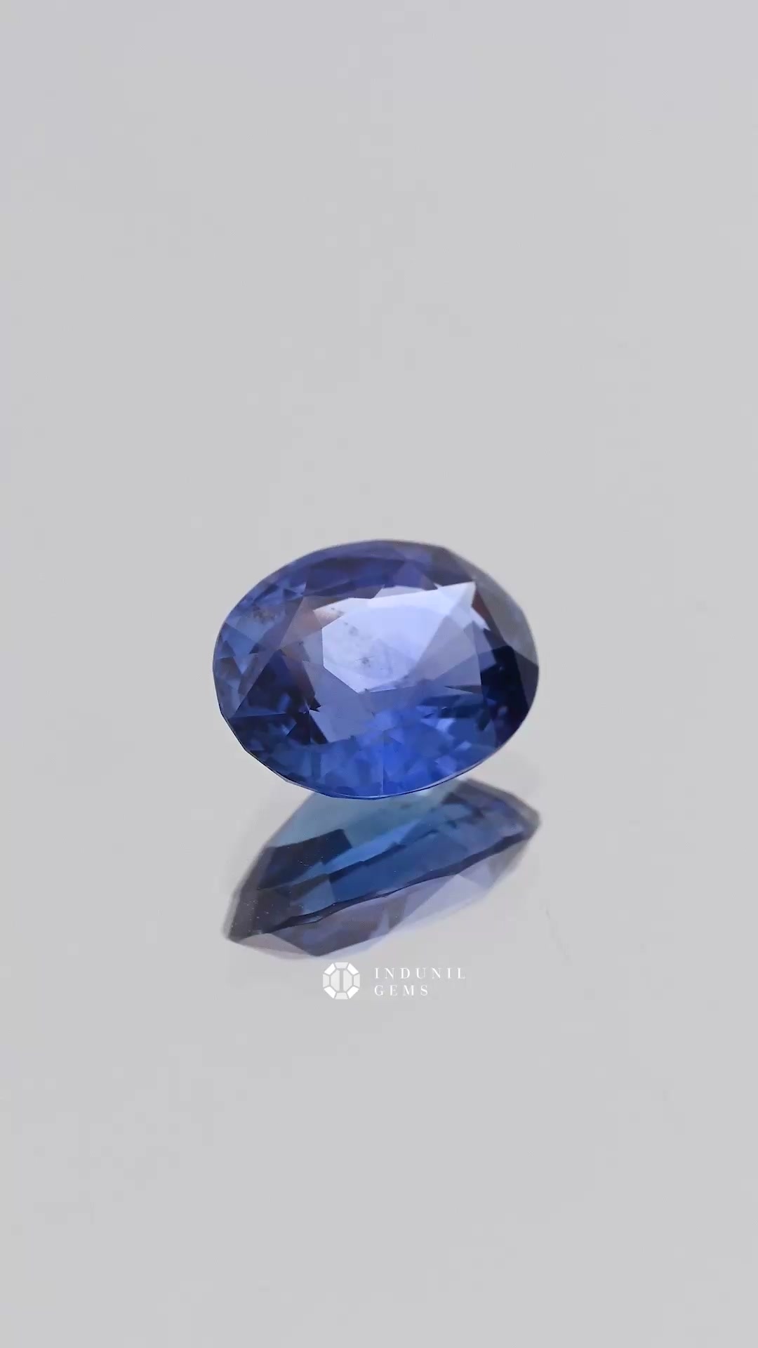 360-degree-macro-view-natural-blue-sapphire-oval-oval-ceylon-2.70ct