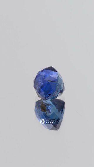 360-degree-macro-view-natural-blue-sapphire-oval-oval-ceylon-3.68ct thumbnail 4
