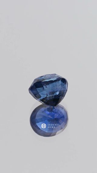 360-degree-macro-view-natural-blue-sapphire-oval-oval-ceylon-3.68ct thumbnail 6