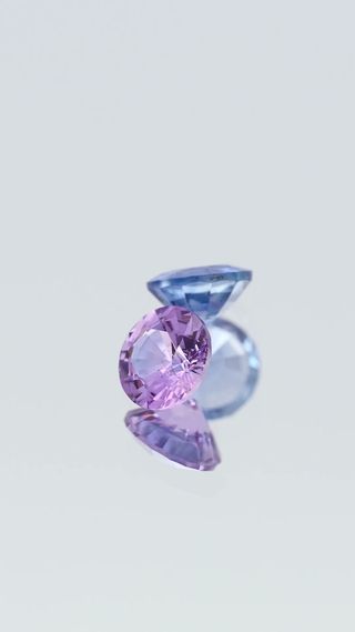 360-degree-macro-view-natural-lilac-blue-sapphire-pair-unheated-round-ceylon-1.08ct thumbnail 4