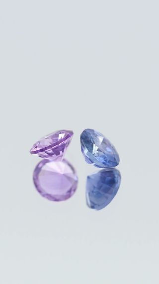 360-degree-macro-view-natural-lilac-blue-sapphire-pair-unheated-round-ceylon-1.08ct thumbnail 6