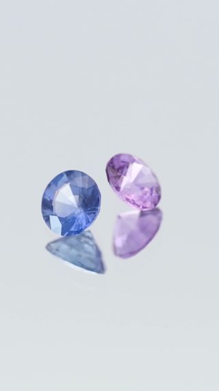 360-degree-macro-view-natural-lilac-blue-sapphire-pair-unheated-round-ceylon-1.08ct thumbnail 9