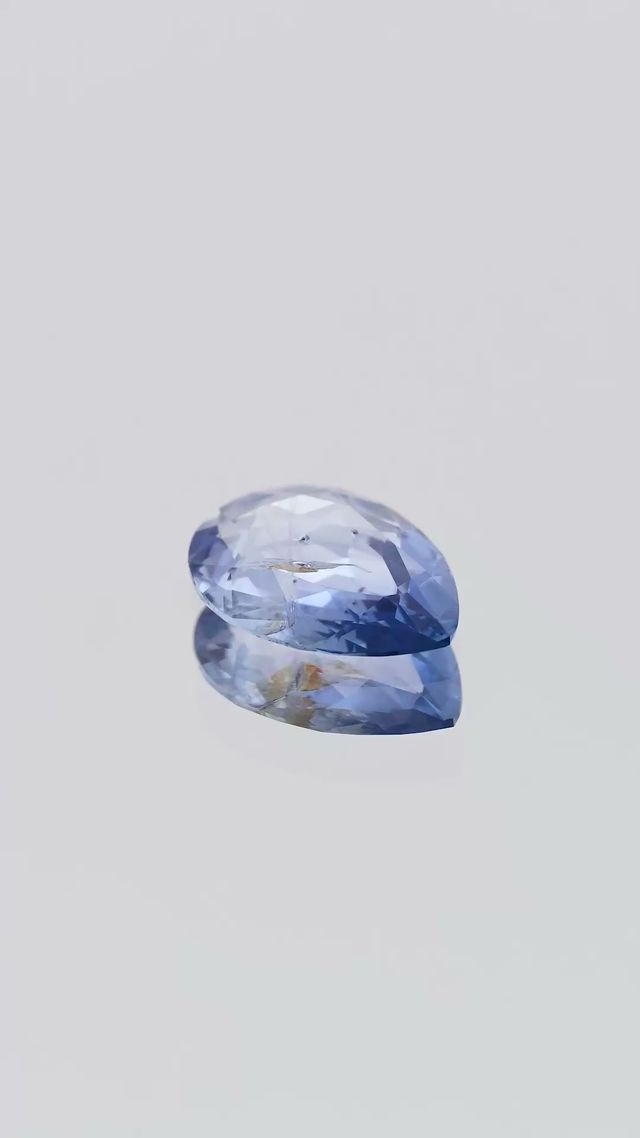 360-degree-macro-view-the-golden-aviary-unheated-ceylon-portrait-cut-sapphire-portrait-ceylon-0.72ct