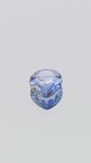360-degree-macro-view-the-golden-aviary-unheated-ceylon-portrait-cut-sapphire-portrait-ceylon-0.72ct thumbnail 3