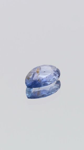 360-degree-macro-view-the-golden-aviary-unheated-ceylon-portrait-cut-sapphire-portrait-ceylon-0.72ct thumbnail 4