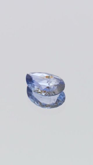 360-degree-macro-view-the-golden-aviary-unheated-ceylon-portrait-cut-sapphire-portrait-ceylon-0.72ct thumbnail 6