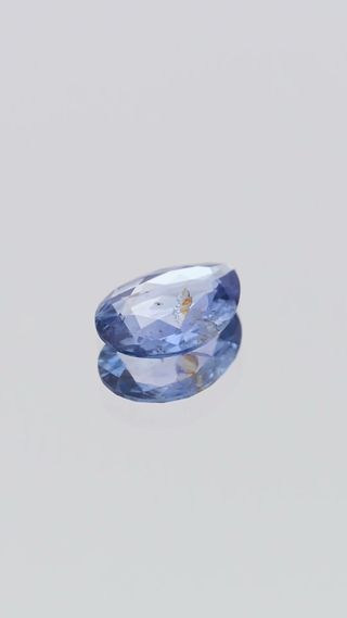 360-degree-macro-view-the-golden-aviary-unheated-ceylon-portrait-cut-sapphire-portrait-ceylon-0.72ct thumbnail 8