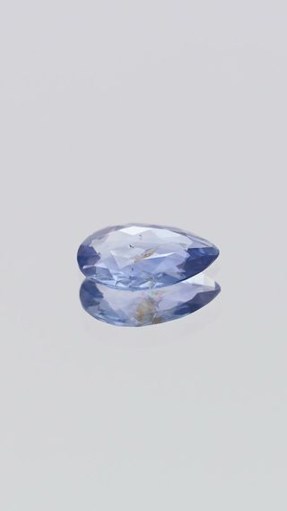 360-degree-macro-view-the-golden-aviary-unheated-ceylon-portrait-cut-sapphire-portrait-ceylon-0.72ct thumbnail 9