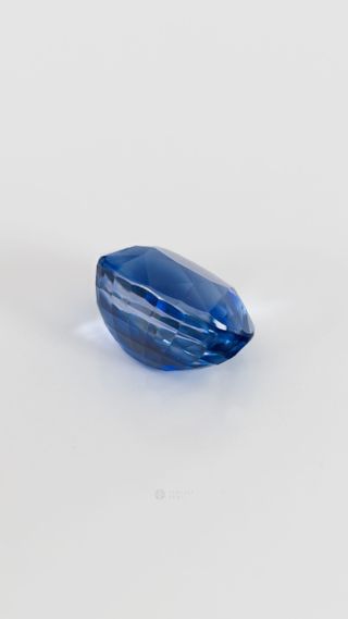 360-degree-macro-view-natural-blue-sapphire-oval-oval-sri-lanka-1.55ct thumbnail 4