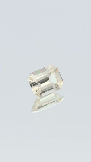 360-degree-macro-view-natural-yellow-sapphire-unheated-unknown-ceylon-0.55ct thumbnail 2