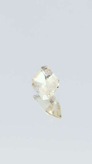 360-degree-macro-view-natural-yellow-sapphire-unheated-unknown-ceylon-0.55ct thumbnail 4