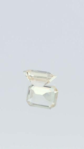 360-degree-macro-view-natural-yellow-sapphire-unheated-unknown-ceylon-0.55ct thumbnail 7