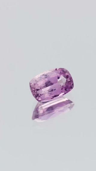 360-degree-macro-view-natural-pink-sapphire-unheated-cushion-ceylon-1.34ct thumbnail 2