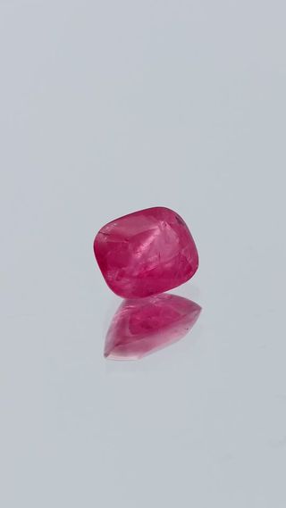 360-degree-macro-view-natural-mahenge-red-spinel-cushion-mahenge-tanzania-1.30ct thumbnail 2