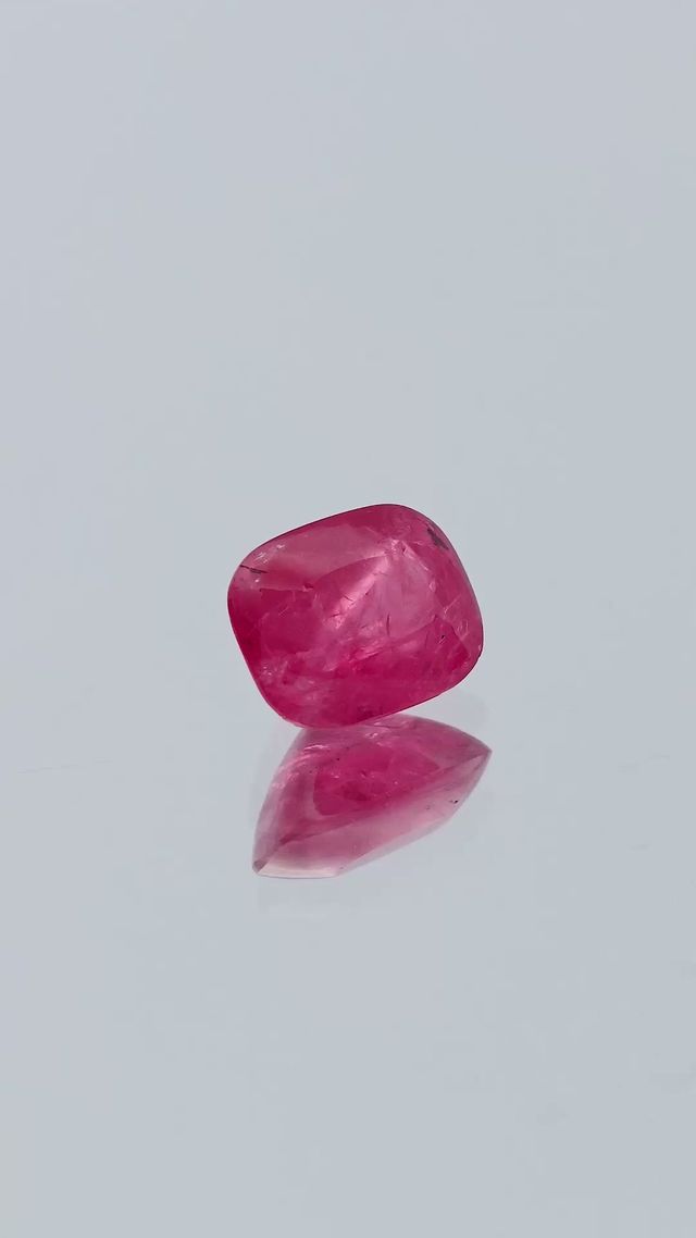 360-degree-macro-view-natural-mahenge-red-spinel-cushion-mahenge-tanzania-1.30ct