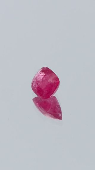 360-degree-macro-view-natural-mahenge-red-spinel-cushion-mahenge-tanzania-1.30ct thumbnail 4