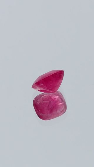 360-degree-macro-view-natural-mahenge-red-spinel-cushion-mahenge-tanzania-1.30ct thumbnail 6