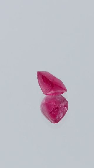 360-degree-macro-view-natural-mahenge-red-spinel-cushion-mahenge-tanzania-1.30ct thumbnail 8