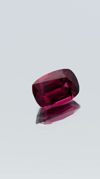 360-degree-macro-view-natural-rhodolite-garnet-unheated-cushion-ceylon-2.21ct thumbnail 2