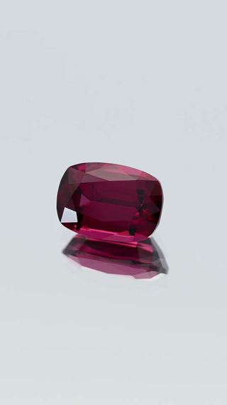 360-degree-macro-view-natural-rhodolite-garnet-unheated-cushion-ceylon-2.21ct thumbnail 3