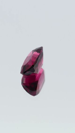 360-degree-macro-view-natural-rhodolite-garnet-unheated-cushion-ceylon-2.21ct thumbnail 5