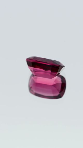 360-degree-macro-view-natural-rhodolite-garnet-unheated-cushion-ceylon-2.21ct thumbnail 7