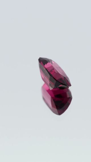 360-degree-macro-view-natural-rhodolite-garnet-unheated-cushion-ceylon-2.21ct thumbnail 8
