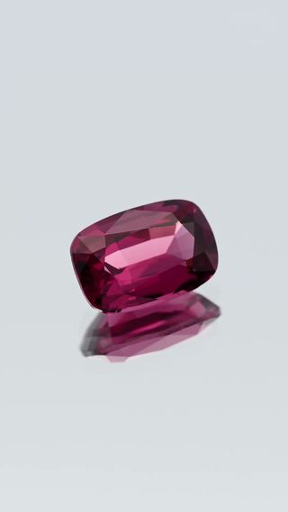 360-degree-macro-view-natural-rhodolite-garnet-unheated-cushion-ceylon-2.46ct thumbnail 2