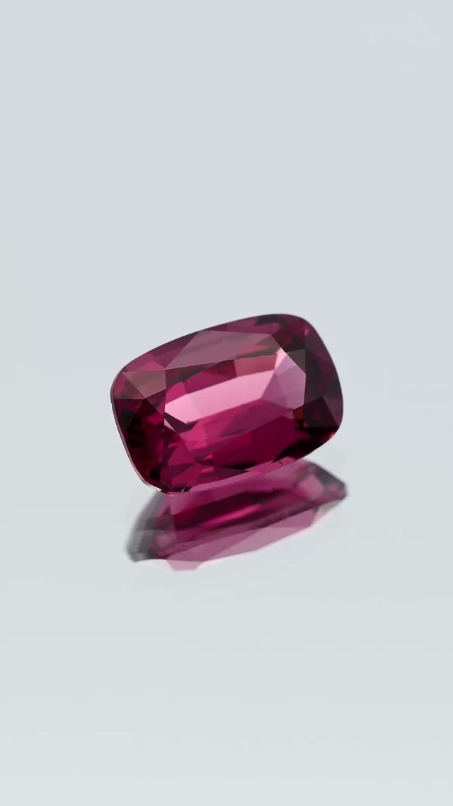 360-degree-macro-view-natural-rhodolite-garnet-unheated-cushion-ceylon-2.46ct