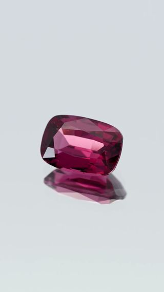 360-degree-macro-view-natural-rhodolite-garnet-unheated-cushion-ceylon-2.46ct thumbnail 3