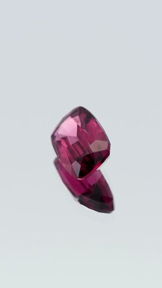 360-degree-macro-view-natural-rhodolite-garnet-unheated-cushion-ceylon-2.46ct thumbnail 4