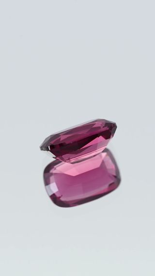 360-degree-macro-view-natural-rhodolite-garnet-unheated-cushion-ceylon-2.46ct thumbnail 6