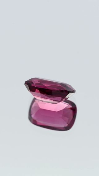 360-degree-macro-view-natural-rhodolite-garnet-unheated-cushion-ceylon-2.46ct thumbnail 7