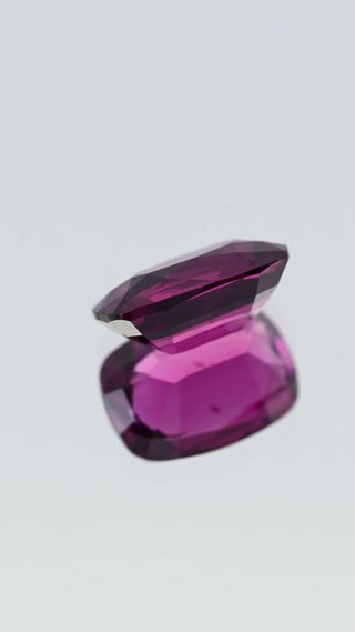360-degree-macro-view-natural-rhodolite-garnet-unheated-cushion-ceylon-3.38ct thumbnail 6