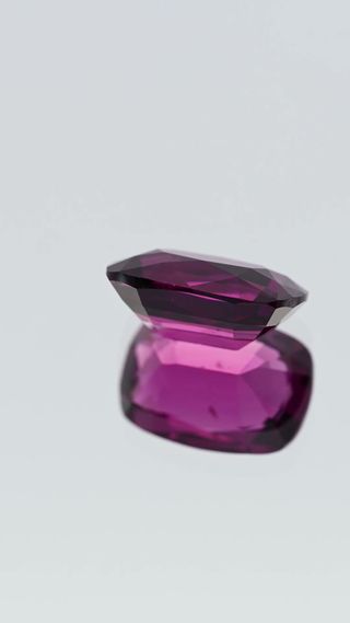 360-degree-macro-view-natural-rhodolite-garnet-unheated-cushion-ceylon-3.38ct thumbnail 7