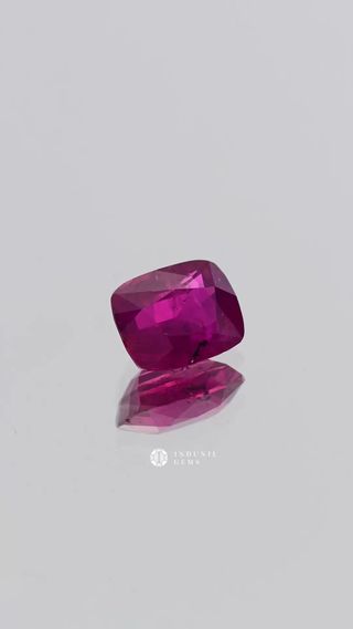 360-degree-macro-view-natural-ruby-cushion-cushion-ceylon-1.78ct thumbnail 2