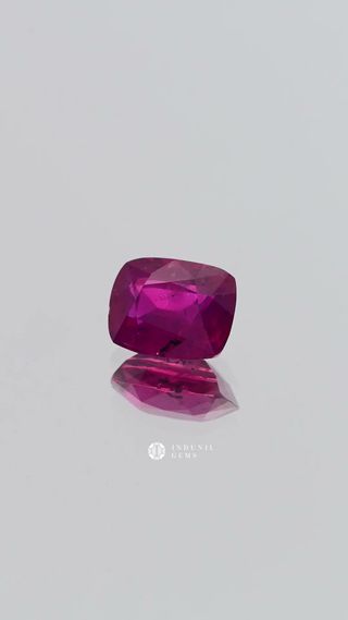 360-degree-macro-view-natural-ruby-cushion-cushion-ceylon-1.78ct thumbnail 3