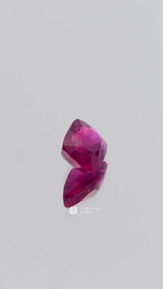 360-degree-macro-view-natural-ruby-cushion-cushion-ceylon-1.78ct thumbnail 9