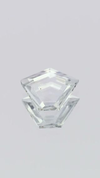 360-degree-macro-view-natural-white-sapphire-unheated-portrait-ceylon-1.83ct thumbnail 3